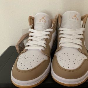 Woman’s Air Jordan 1 Mid